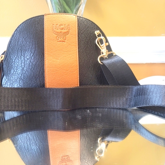 MCM pouch converted in to shoulder bag or cross body - Picture 3 of 16